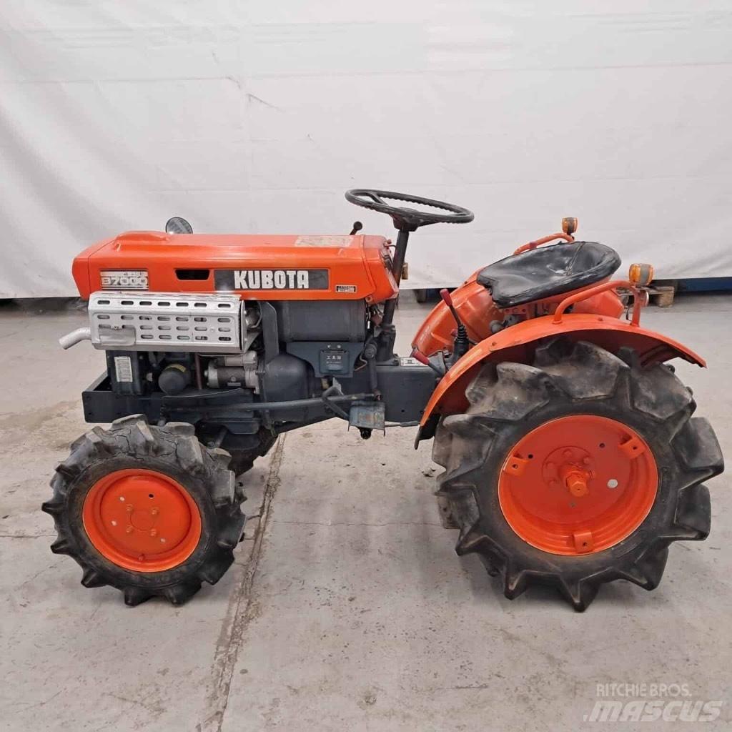 Kubota B 7000 트랙터