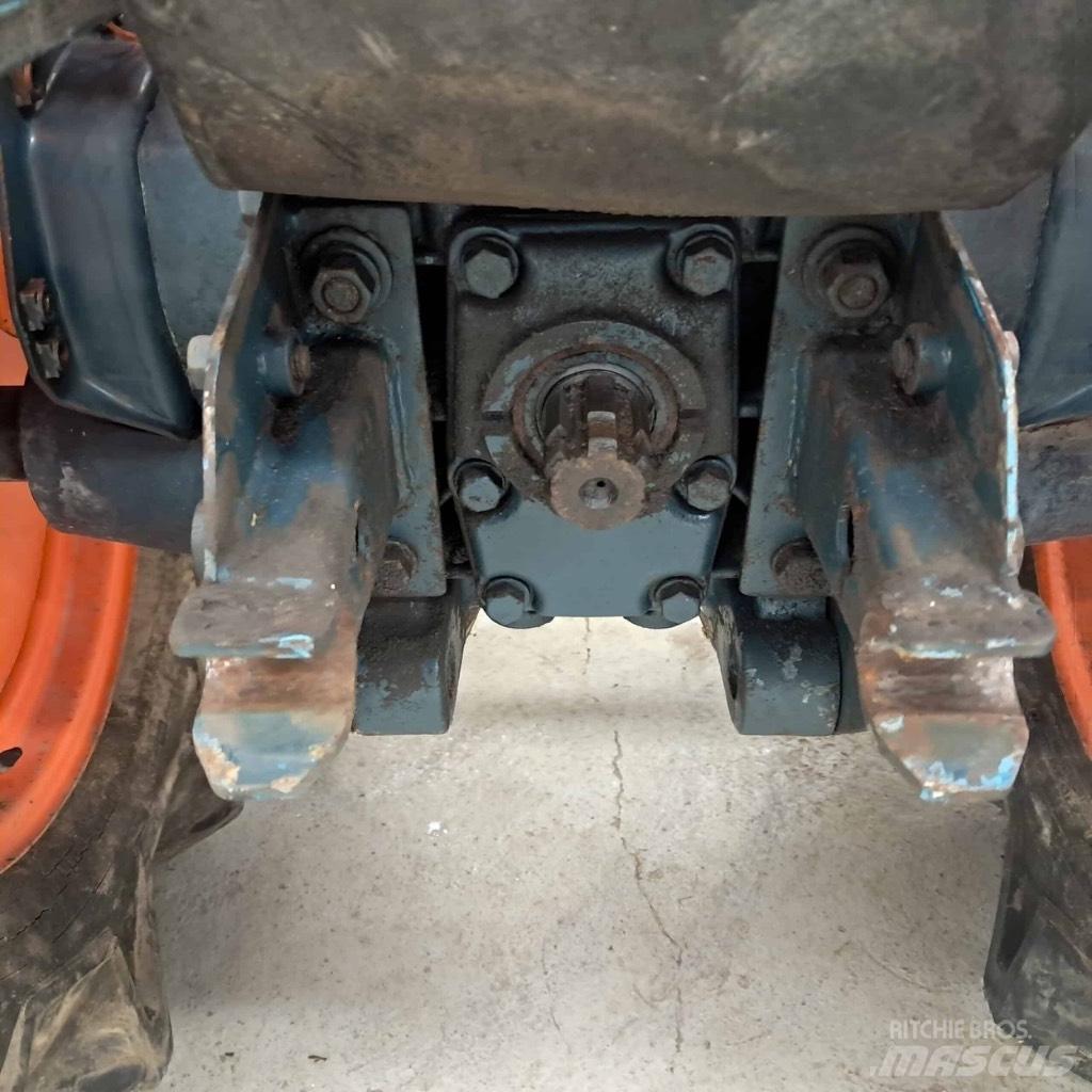 Kubota B 7000 트랙터
