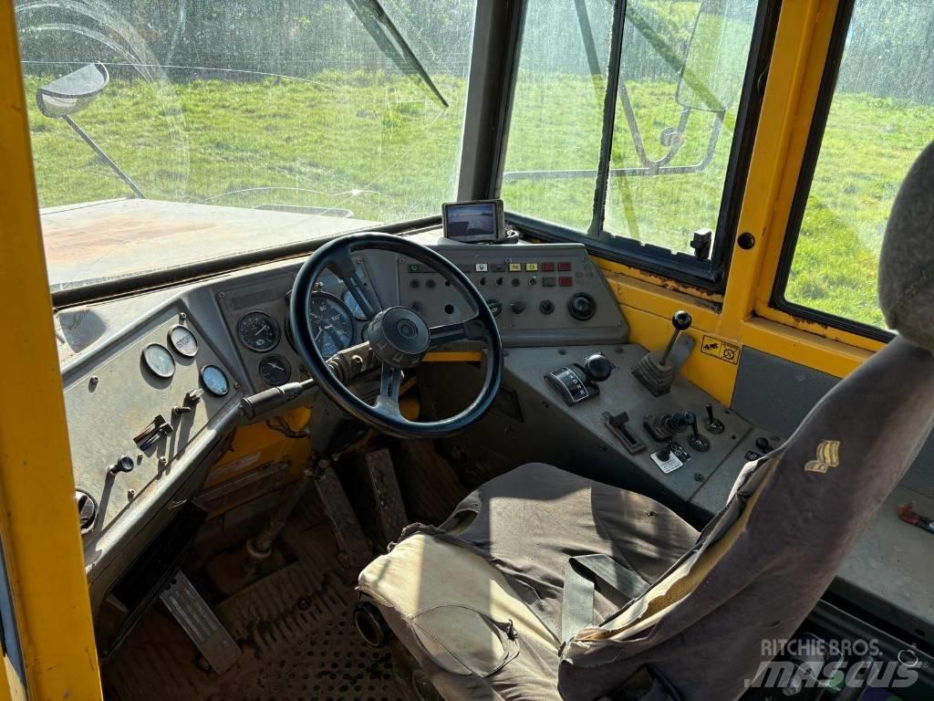 Volvo BM A 25 C 연결식 홀러