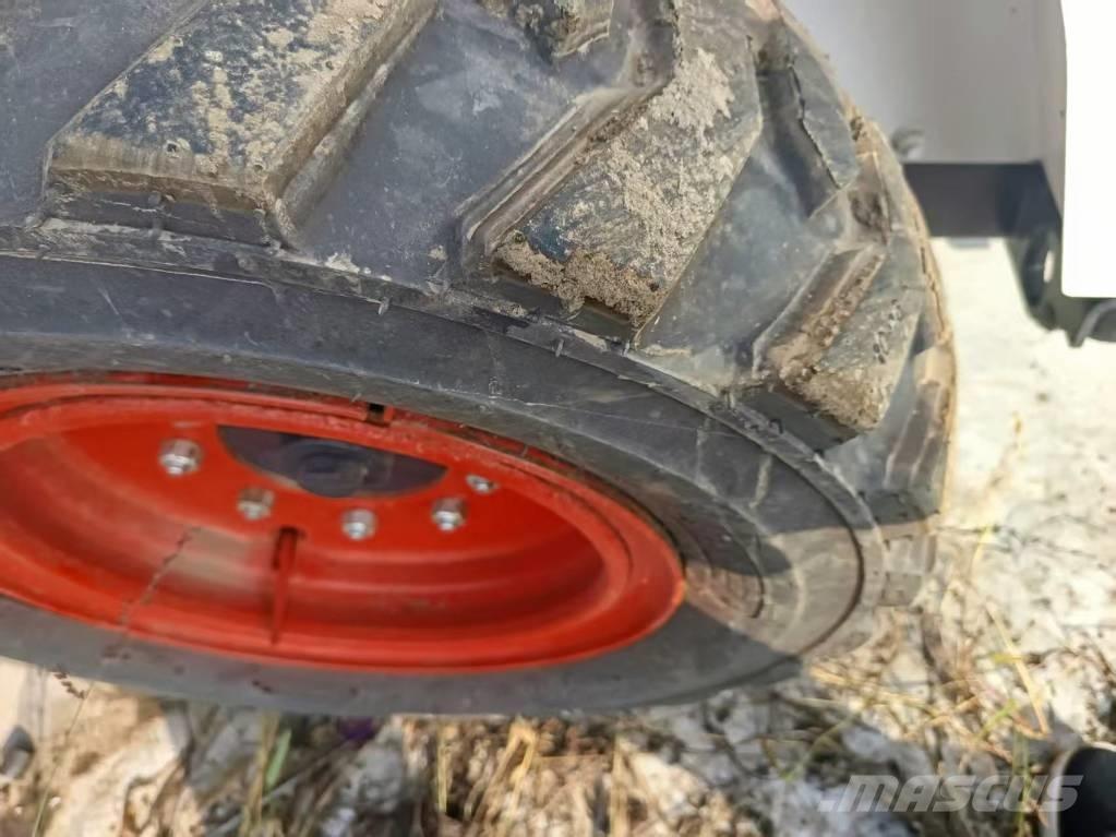 Bobcat S18  스키드로더