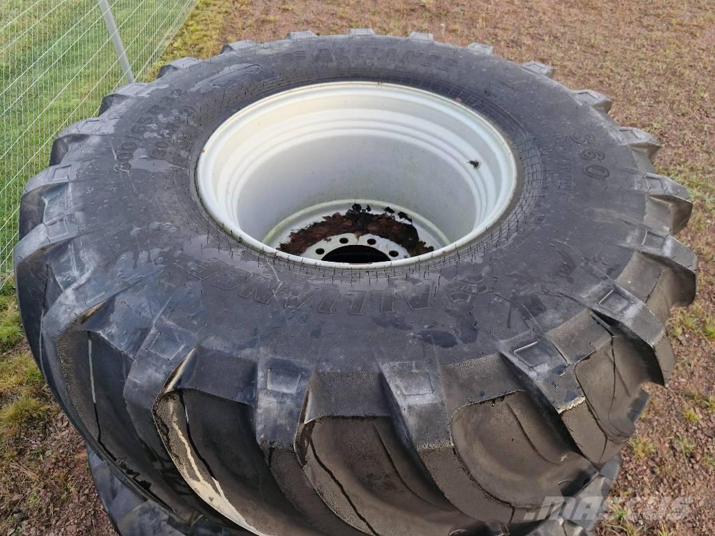 Alliance 800/65-R32 타이어, 휠 및 림