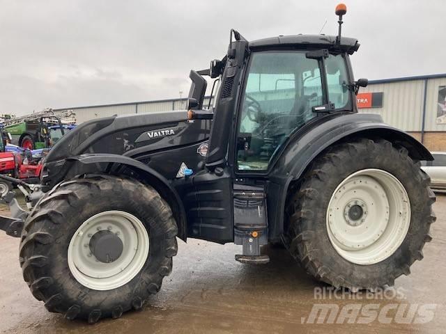Valtra T214 Versu 트랙터