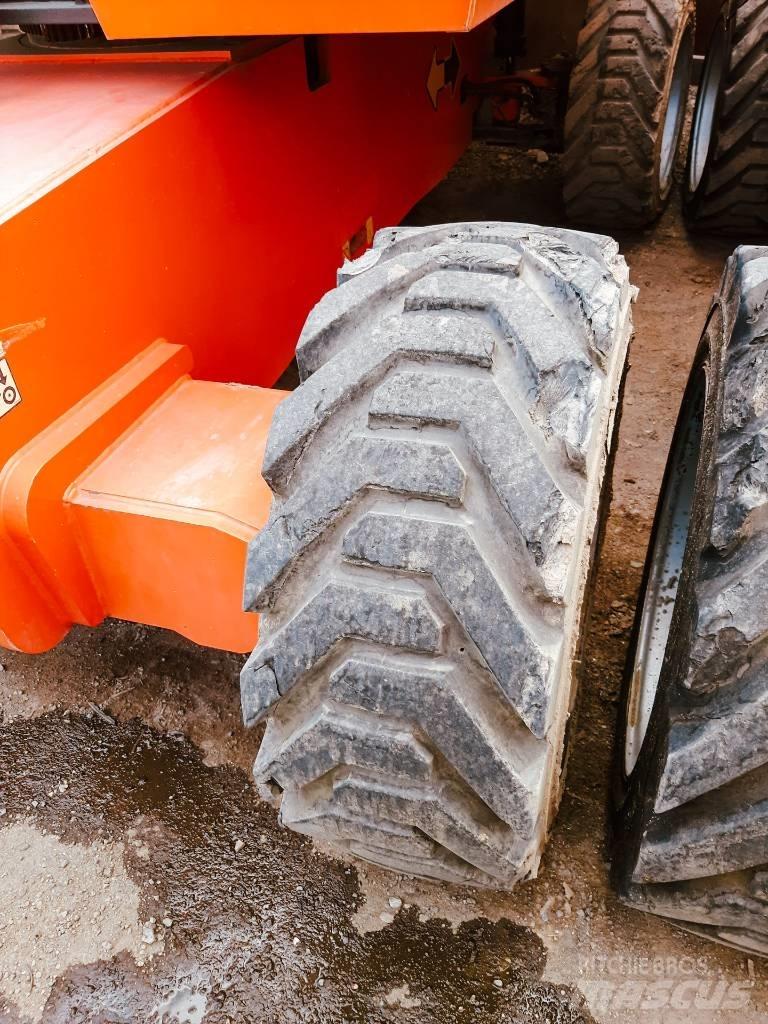JLG 860 SJ 견인식 전동이동 리프트