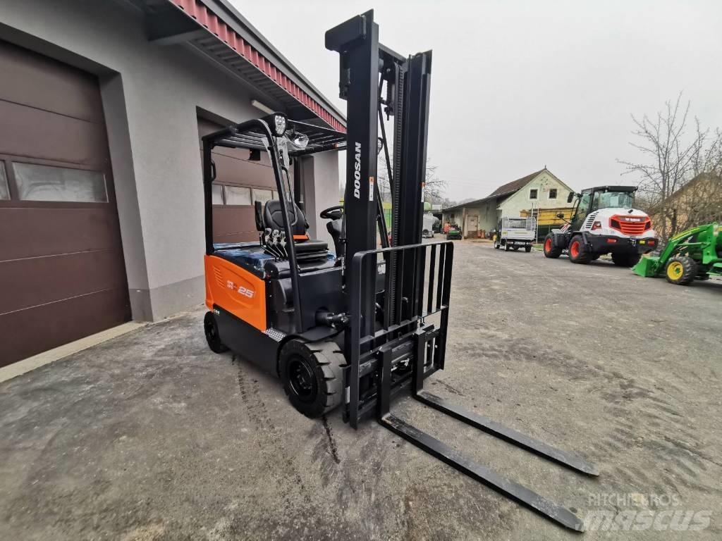 Doosan B25S-7 전동 지게차