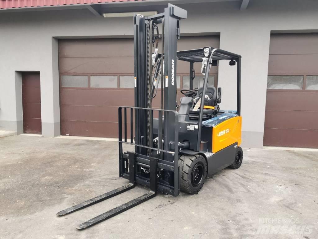 Doosan B25S-7 전동 지게차