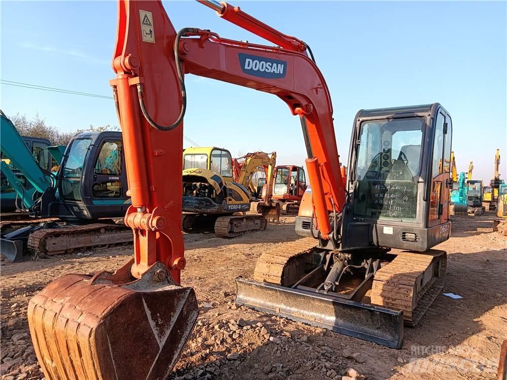 Doosan DH 60-7 소형 굴삭기 7톤 미만