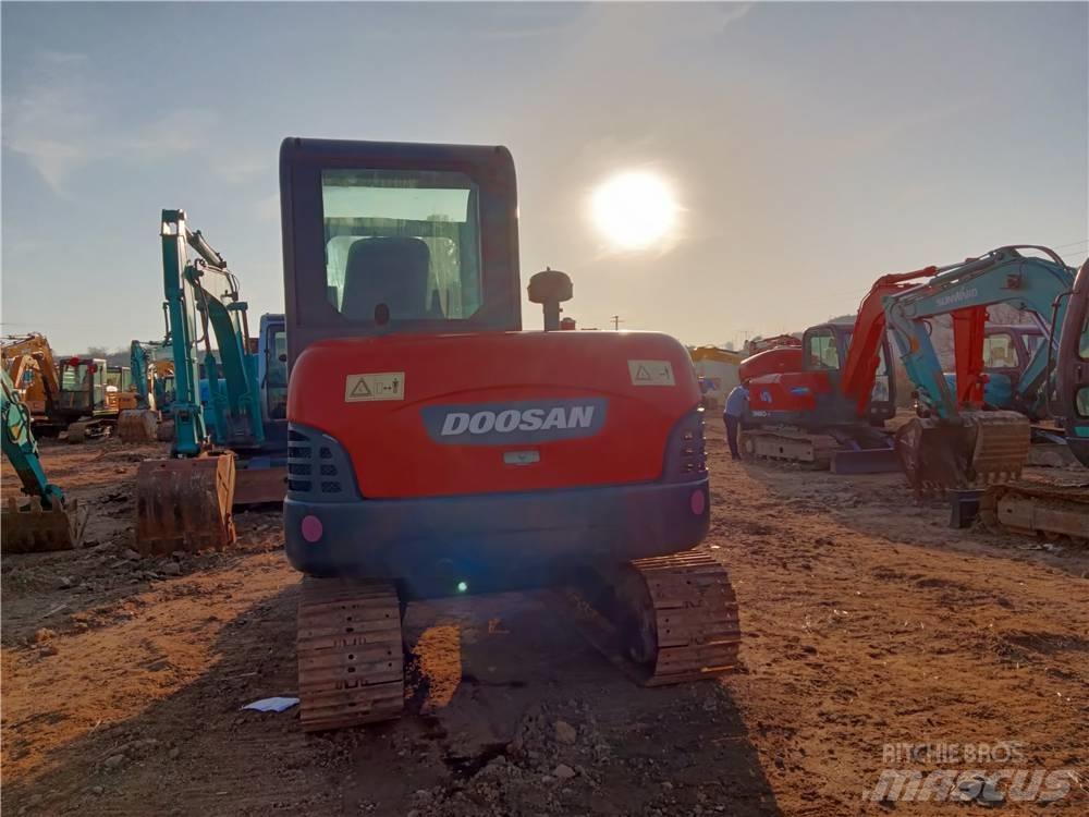 Doosan DH 60-7 소형 굴삭기 7톤 미만