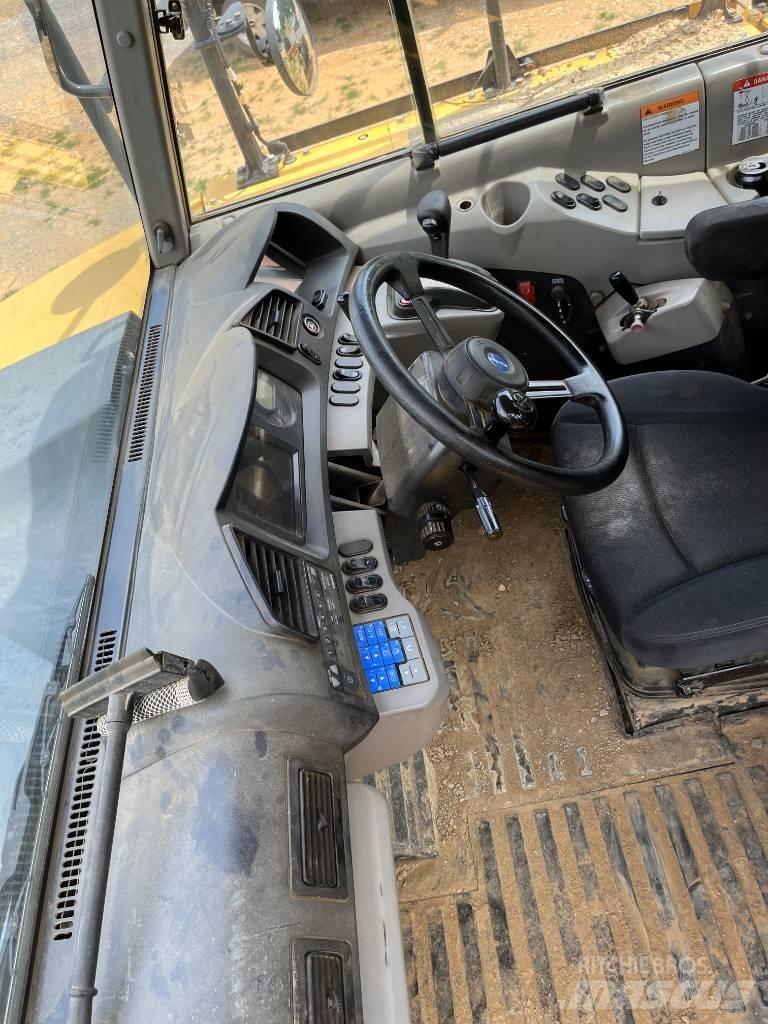 Komatsu HM 400 연결식 홀러