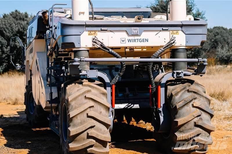 Wirtgen WR240 기타 트럭