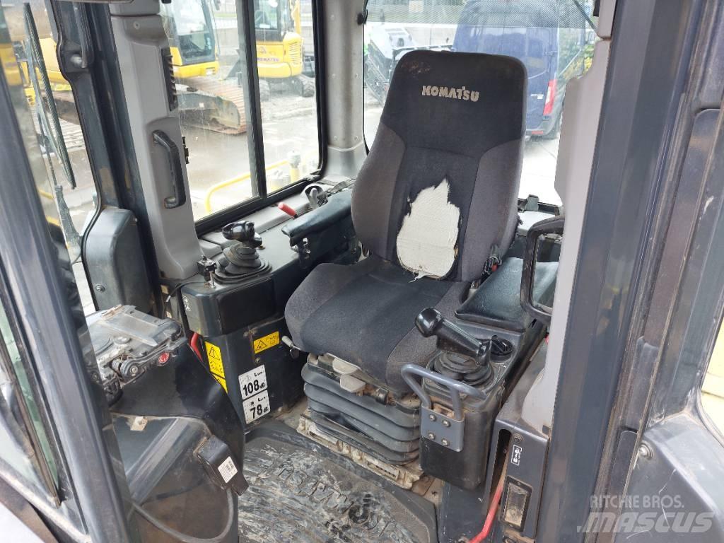 Komatsu D65PX-18 크롤러 도저