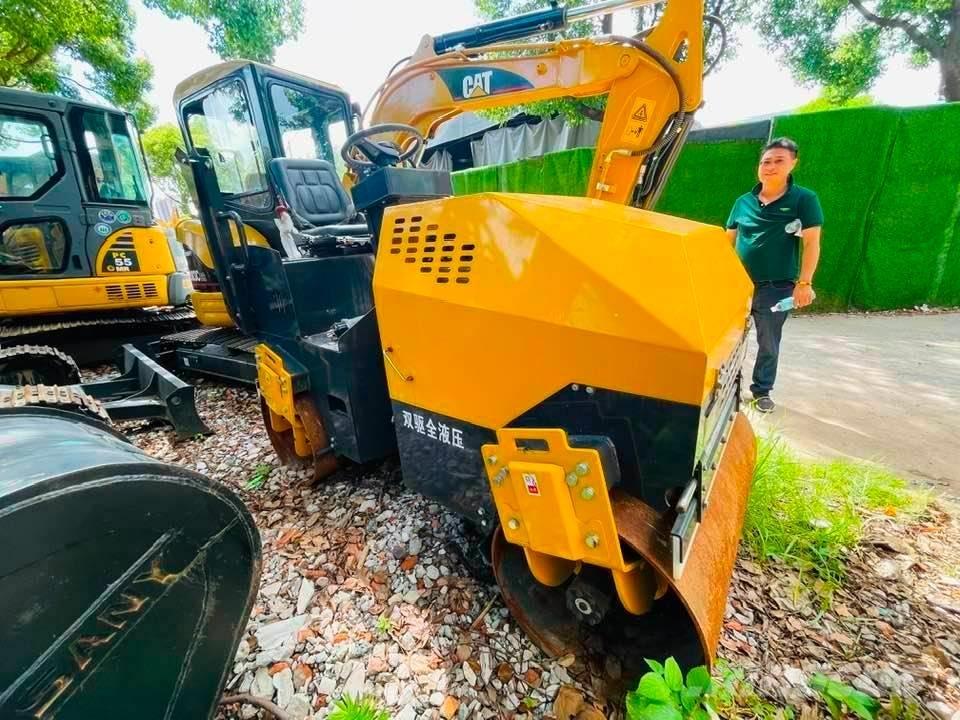 CAT 303 소형 굴삭기 7톤 미만