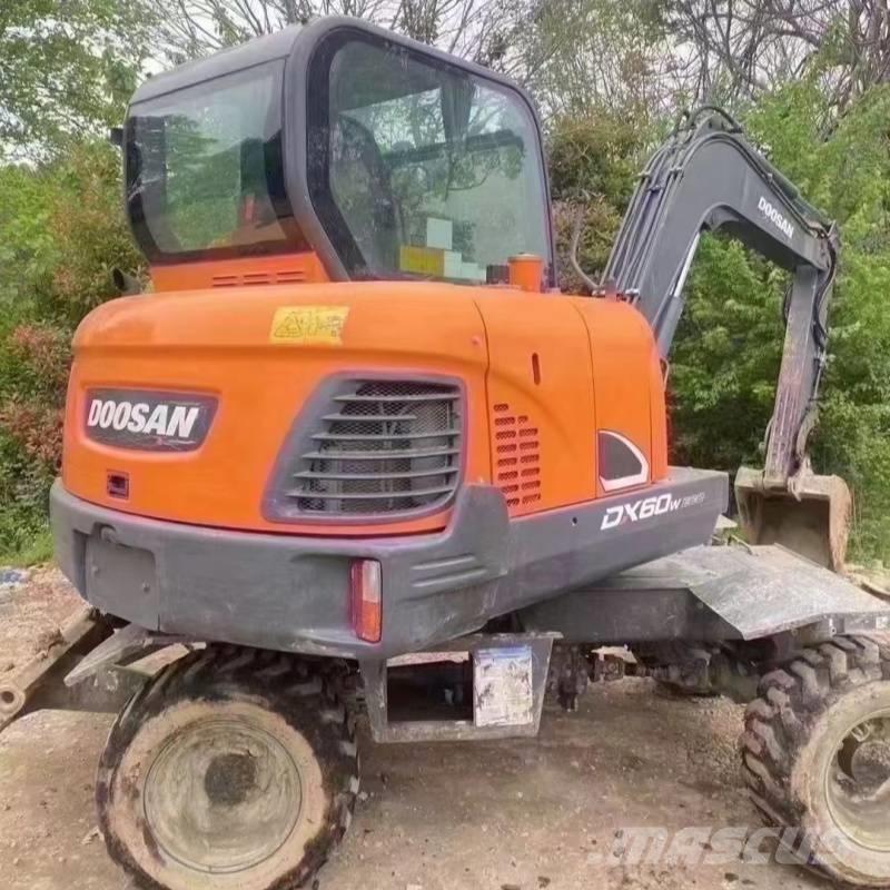 Doosan DX60W  휠 굴삭기