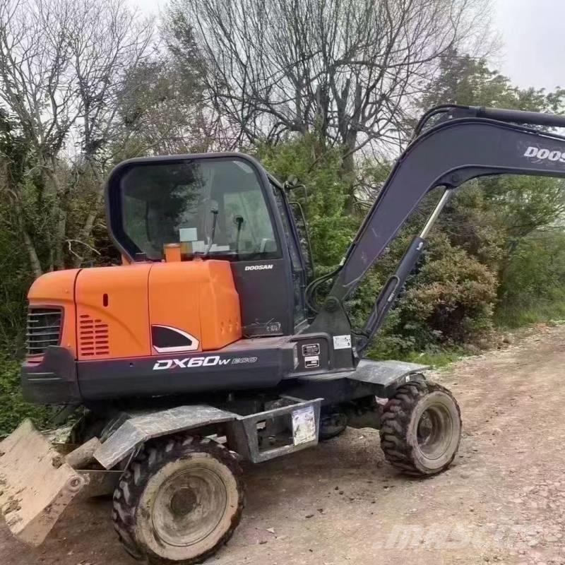 Doosan DX60W  휠 굴삭기