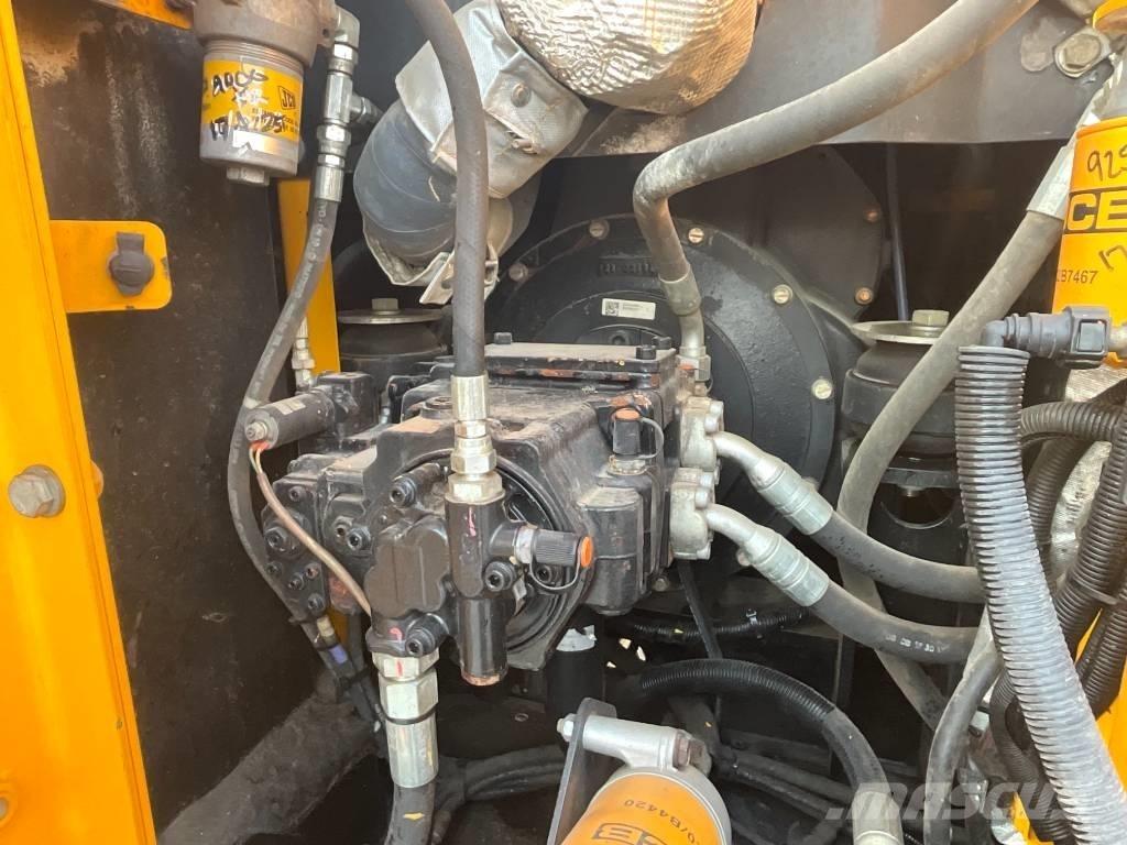 JCB JS 130 LC 4F 대형 굴삭기 29톤 이상