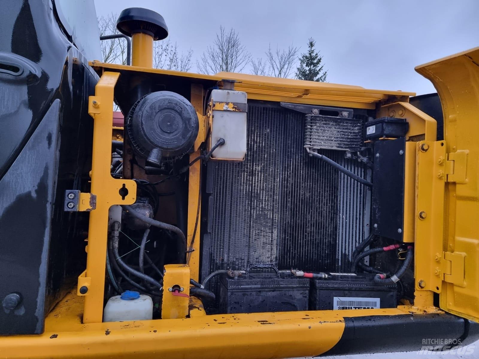 JCB JS 160 LC 대형 굴삭기 29톤 이상