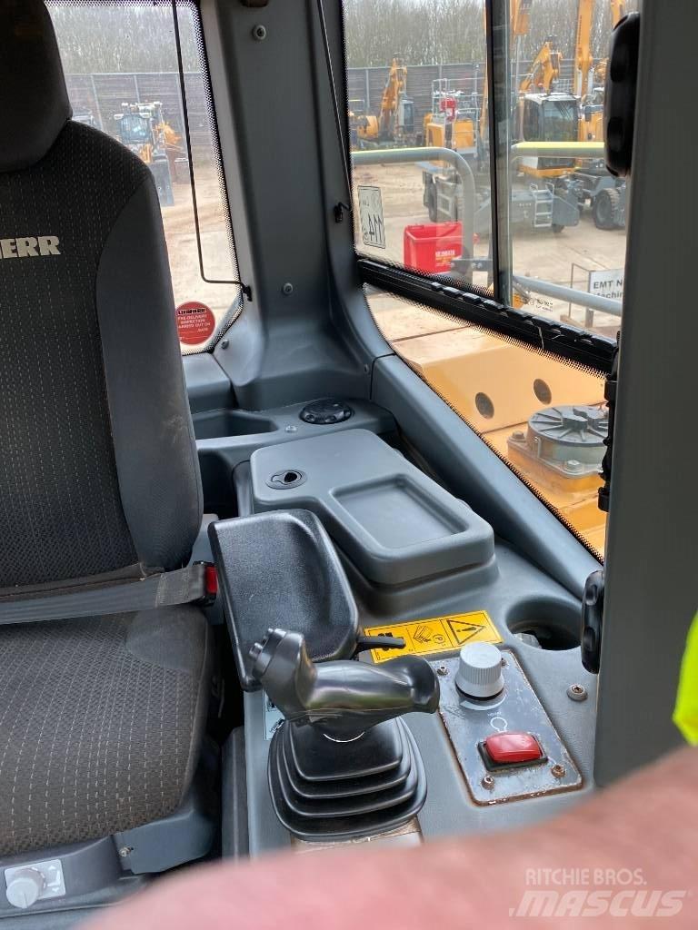 Liebherr PR 766 크롤러 도저