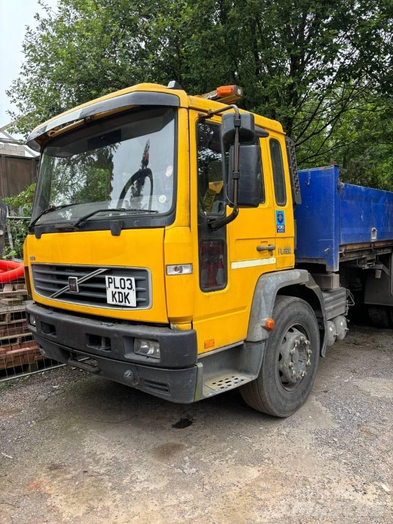 Volvo FL 220 플랫베드/드롭사이드 트럭