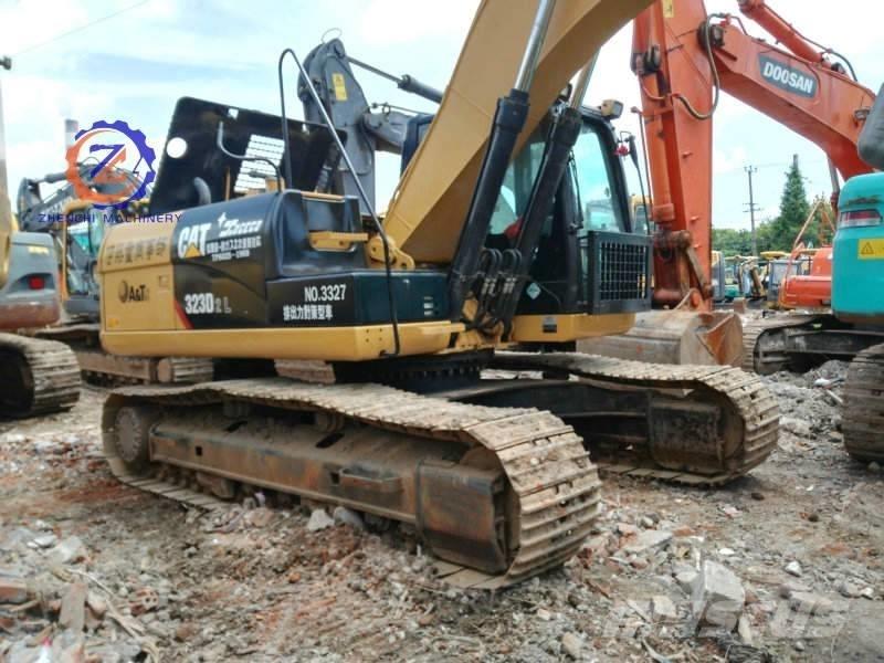 CAT 323 D L 대형 굴삭기 29톤 이상