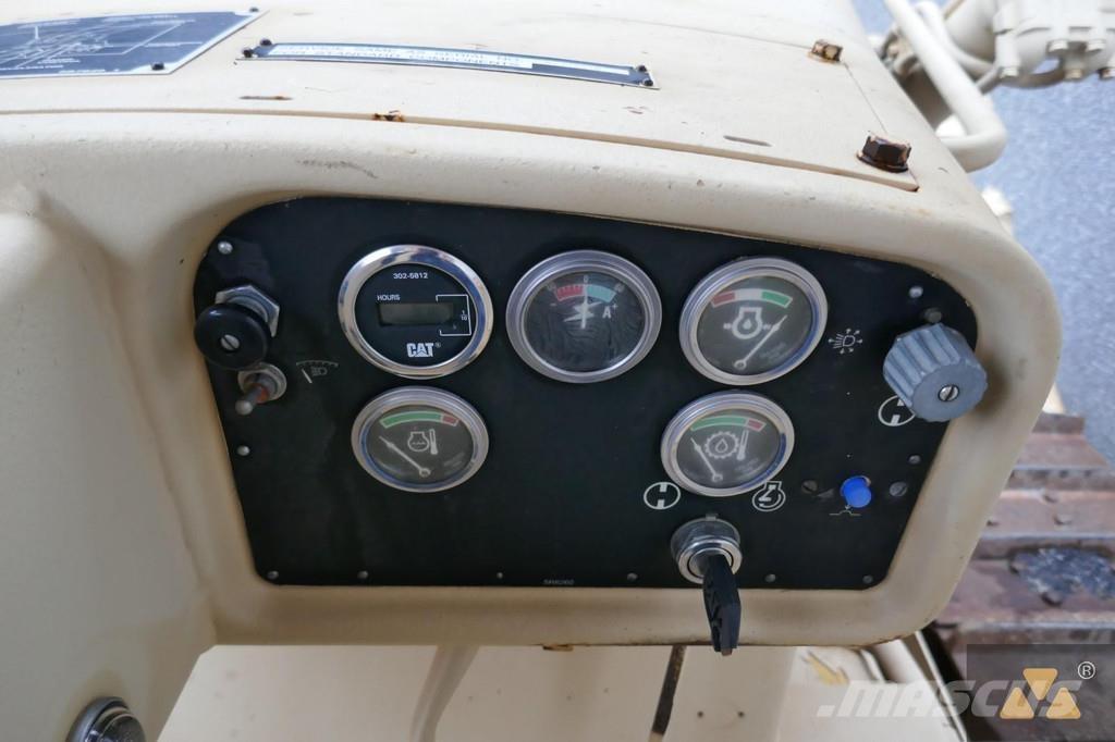 CAT D7G Ex-army 크롤러 도저