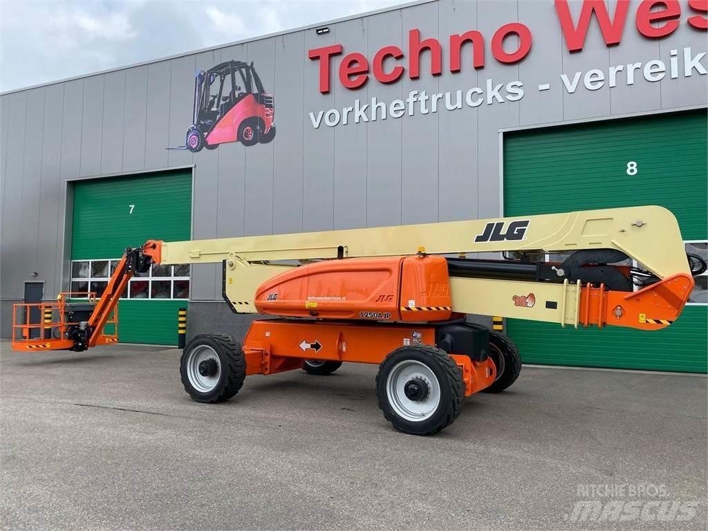 JLG 1250AJP 관절형 전동이동 리프트
