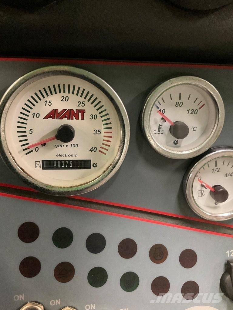 Avant 528 다목적 로더