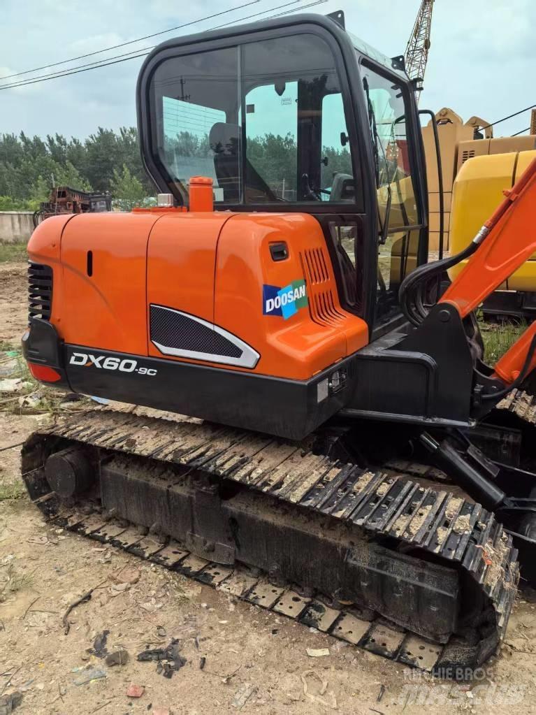 Doosan DX 60 대형 굴삭기 29톤 이상