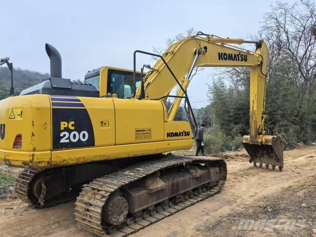 Komatsu PC 200-8 중형굴삭기 7톤-28톤