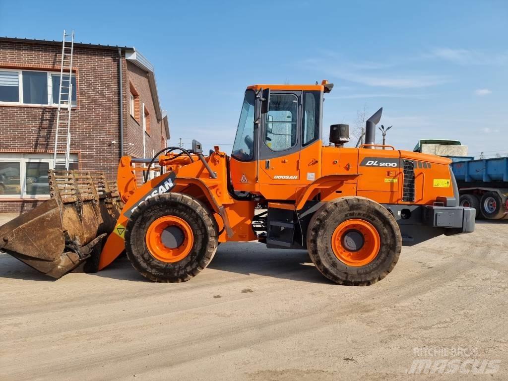 Doosan DL 200  휠로우더