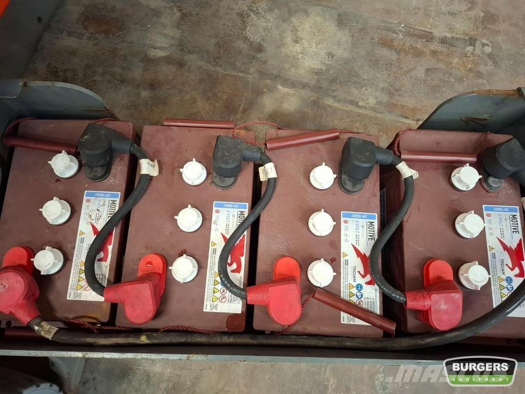 SkyJack SJ30 ARJE 관절형 전동이동 리프트