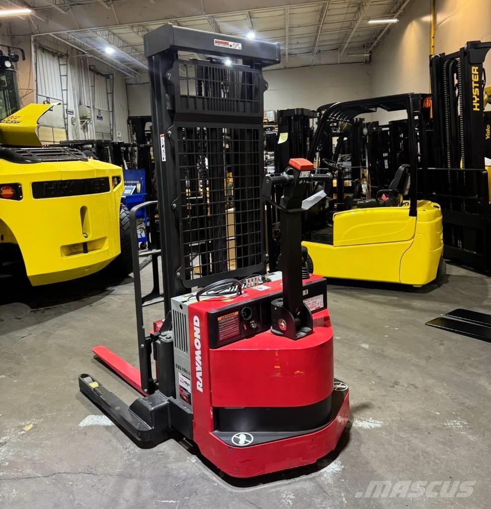 Raymond RSS40 보행식 리치 지게차