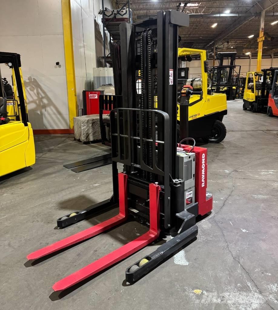 Raymond RSS40 보행식 리치 지게차