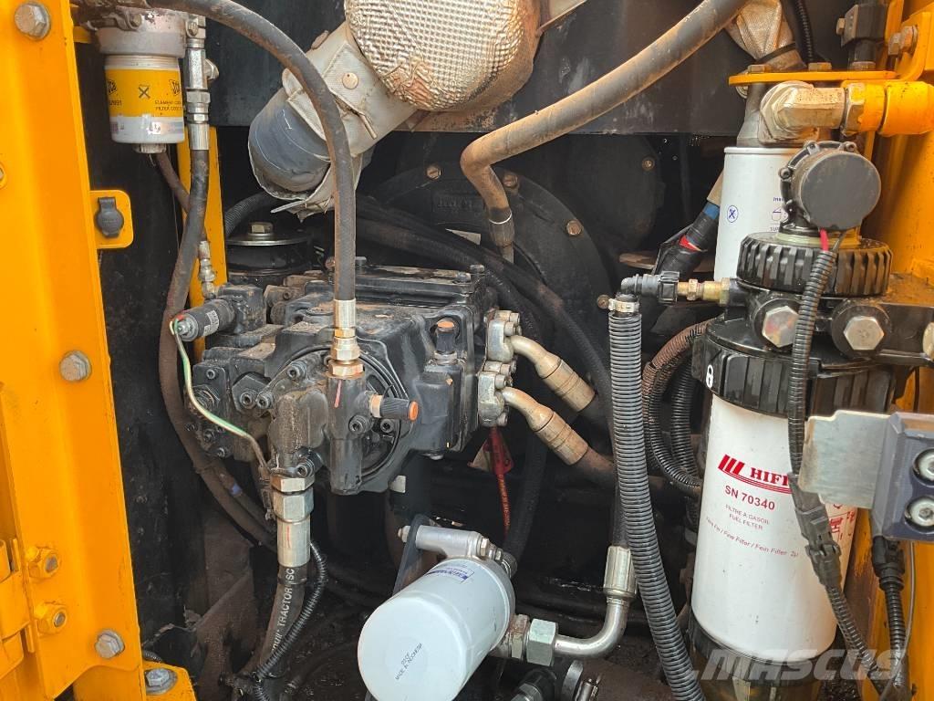 JCB JS 130 LC 대형 굴삭기 29톤 이상