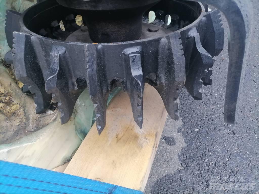Komatsu C 124 원목 하베스터