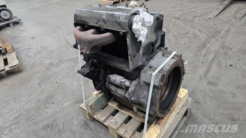 Deutz F3L912 엔진