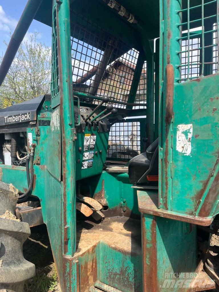 Timberjack 240A 목재스키더