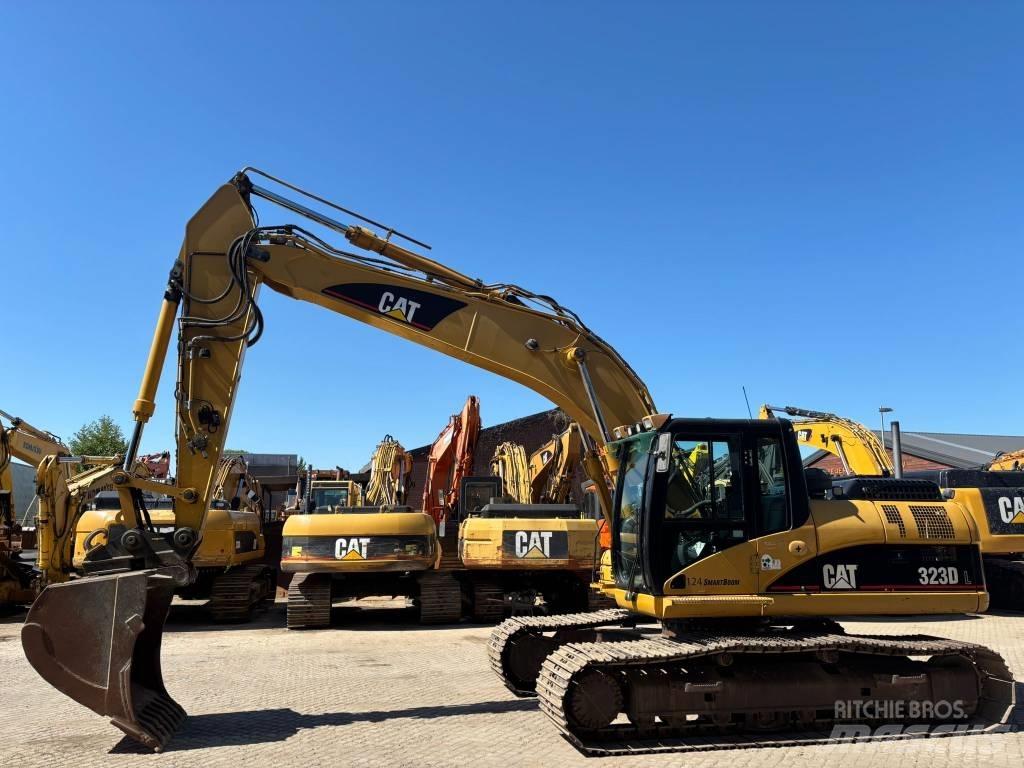 CAT 323 D L 대형 굴삭기 29톤 이상