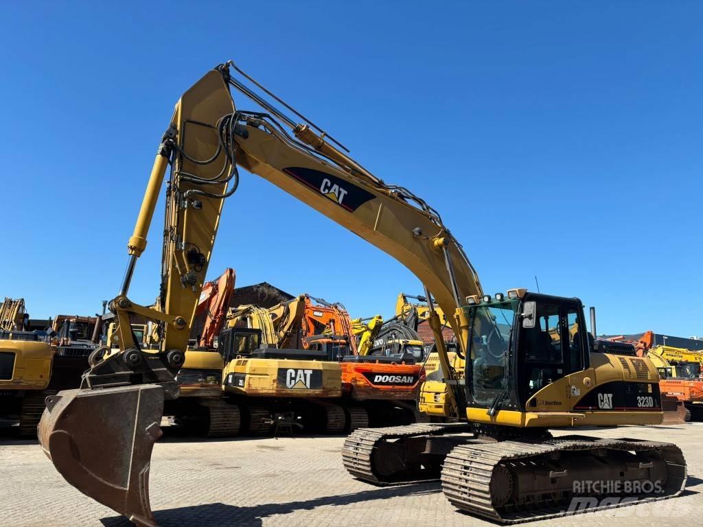 CAT 323 D L 대형 굴삭기 29톤 이상