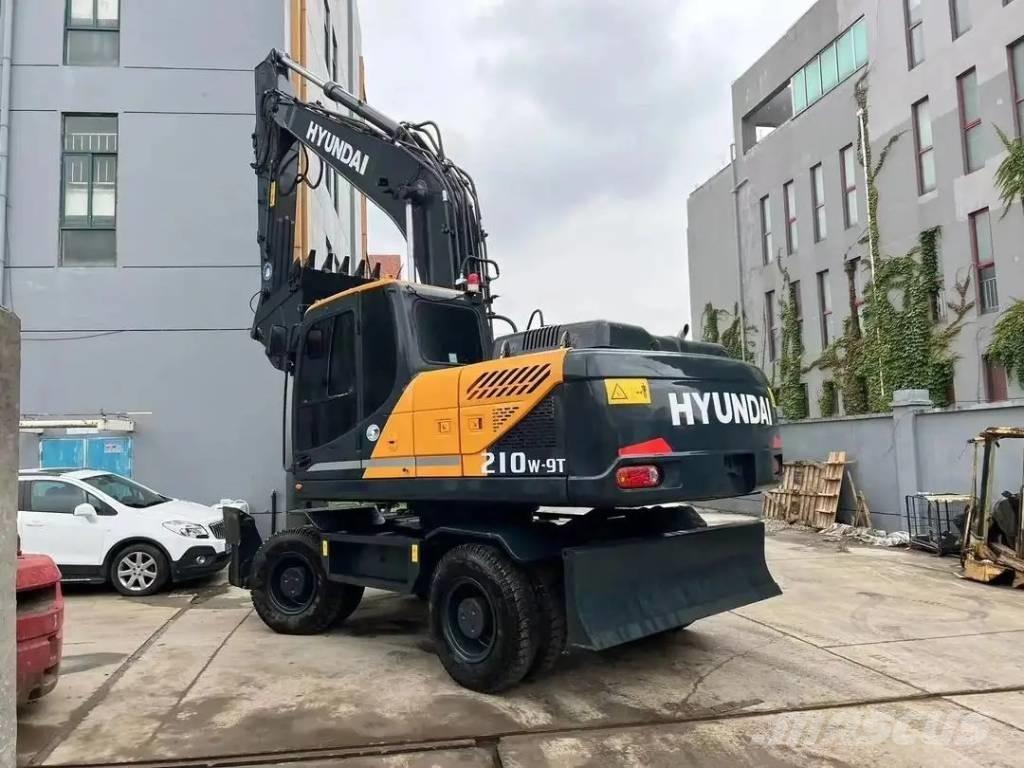 Hyundai R210W-9T  휠 굴삭기