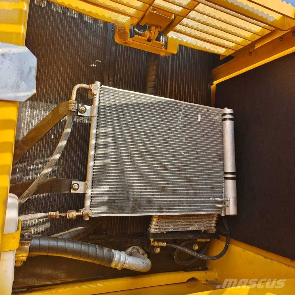 Komatsu PC 200 대형 굴삭기 29톤 이상