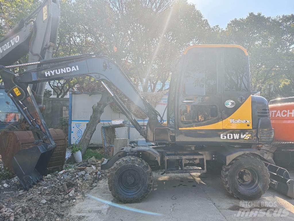 Hyundai R60W  휠 굴삭기