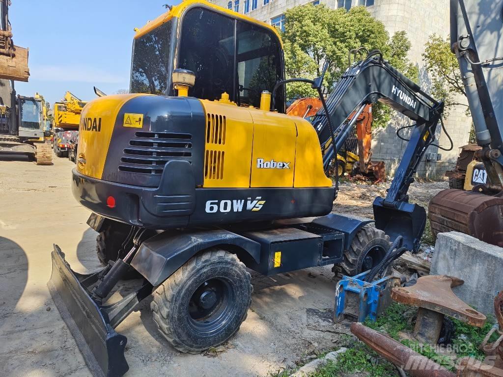 Hyundai R60W  휠 굴삭기