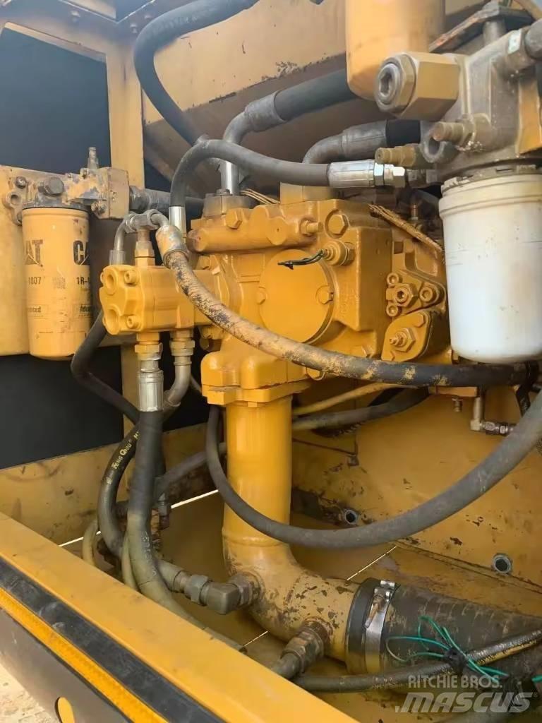 CAT 330 D 대형 굴삭기 29톤 이상