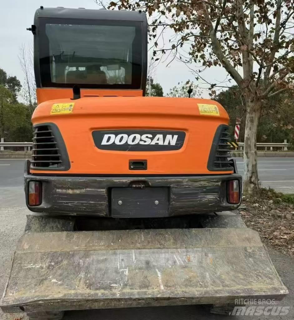 Doosan DX 60  휠 굴삭기