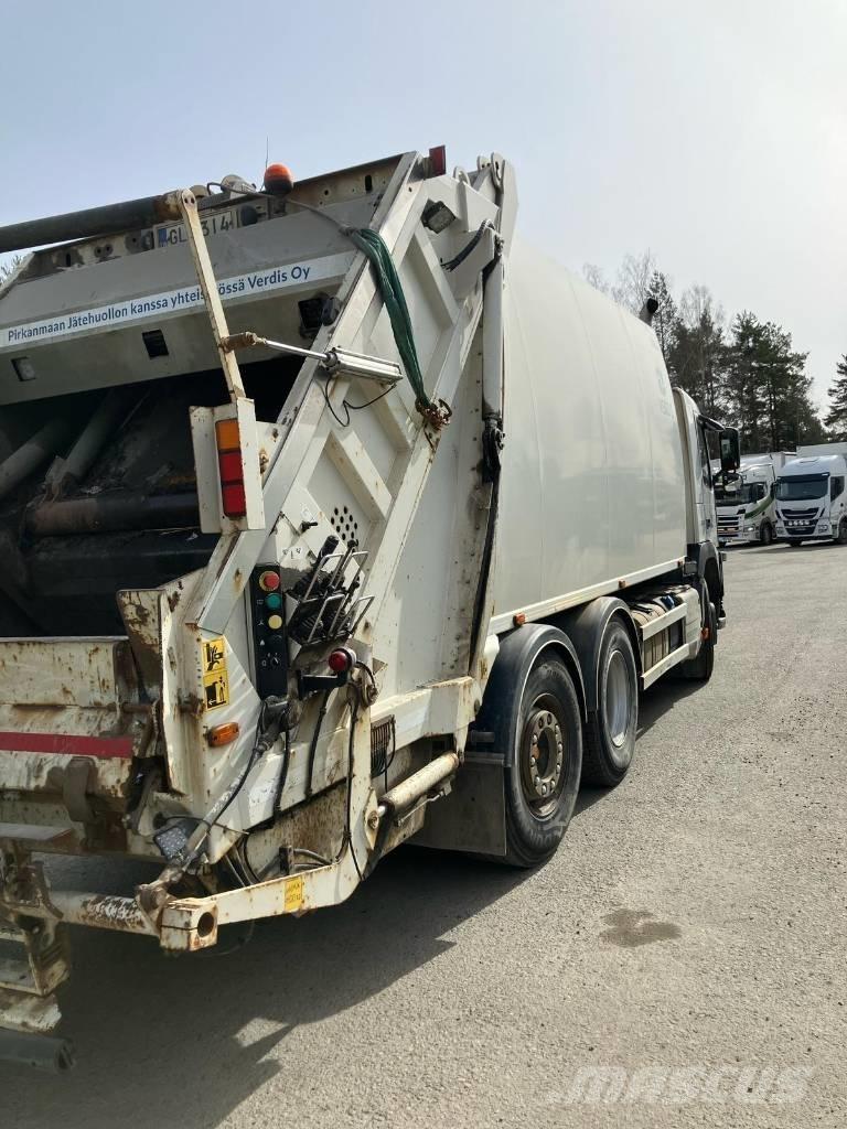 Volvo FM 330 폐기물 수거 트럭