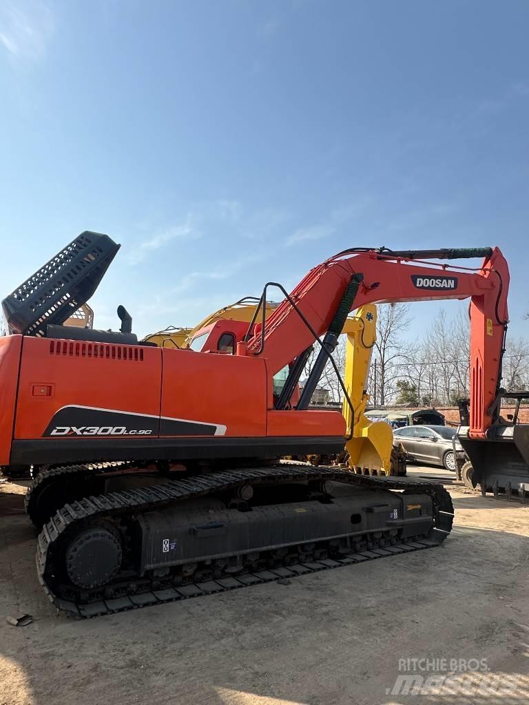 Doosan DX 300 대형 굴삭기 29톤 이상