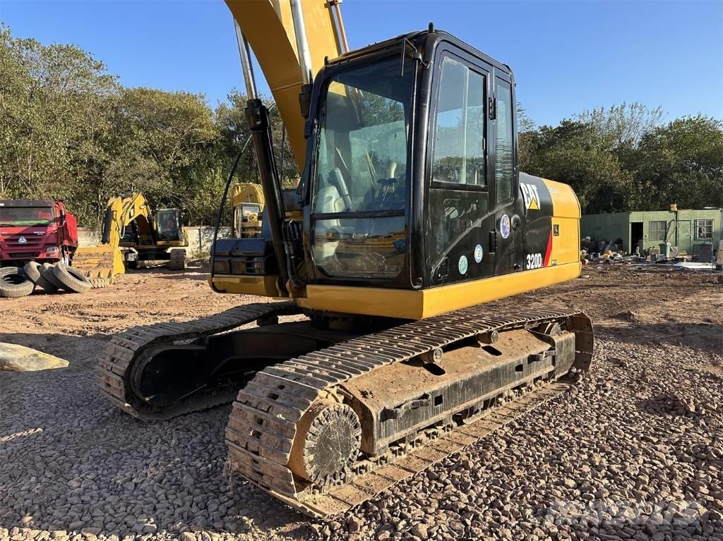 CAT 320 D L 대형 굴삭기 29톤 이상