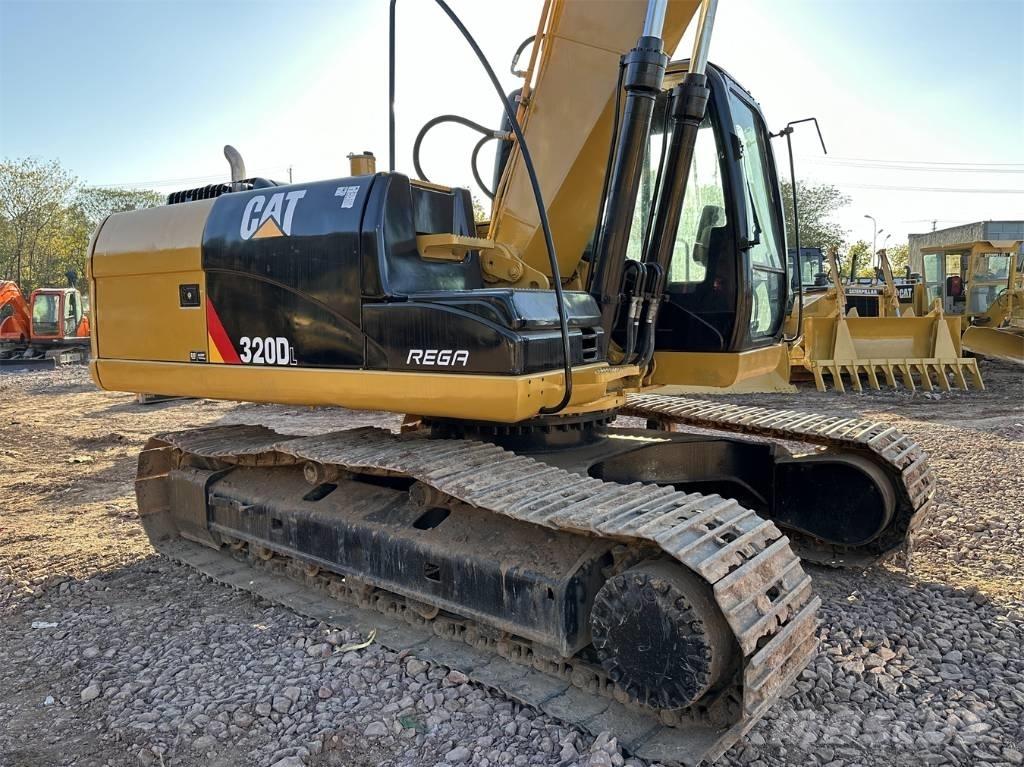 CAT 320 D L 대형 굴삭기 29톤 이상