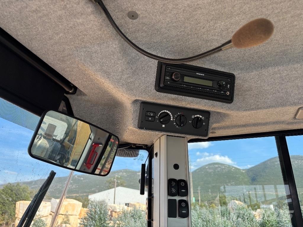 Volvo L 260 H  휠로우더