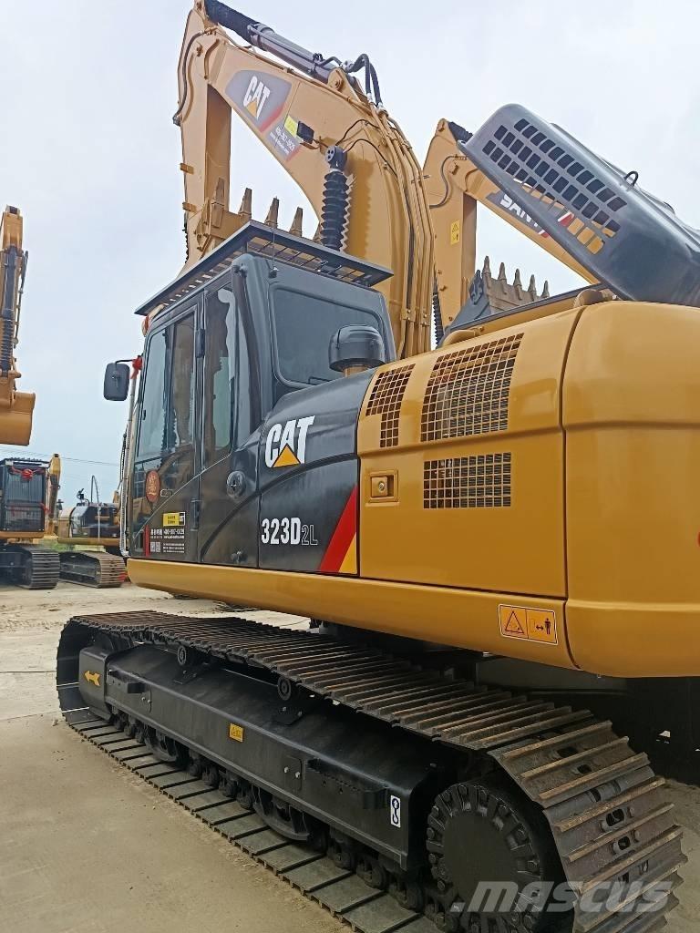 CAT 323 D L 대형 굴삭기 29톤 이상