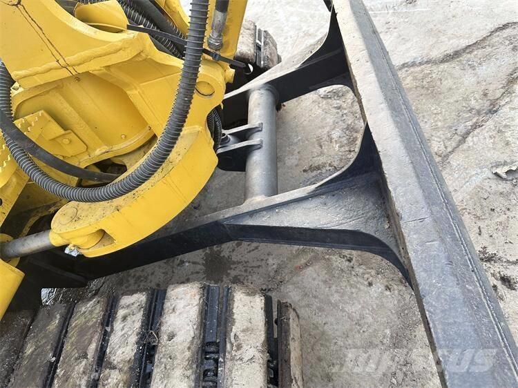 Komatsu PC 40 대형 굴삭기 29톤 이상
